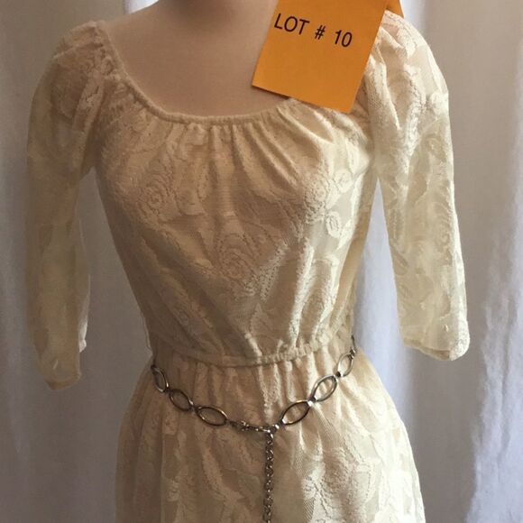 Cream colored dress with lace overlay in size s - Picture 4 of 8